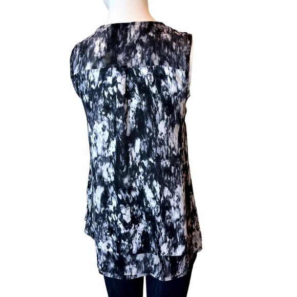 Simply Vera Vera Wang Womens Asymmetrical Blouse Top Abstract Black White SZ XS - Picture 2 of 7